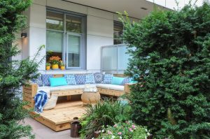 outdoor space with a garden - home inspection miami